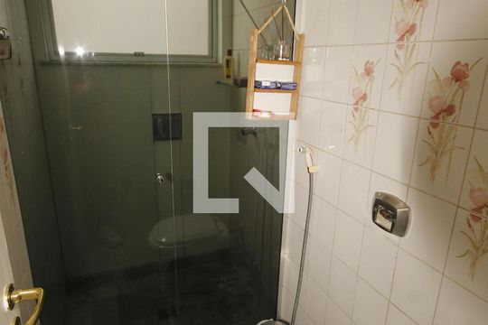 banheiro 1 de apartamento à venda com 2 quartos, 179m² em Prado, Belo Horizonte