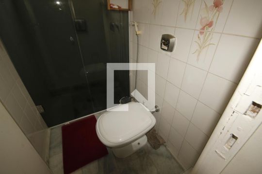 banheiro 1 de apartamento à venda com 2 quartos, 179m² em Prado, Belo Horizonte