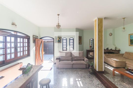 Sala de casa para alugar com 5 quartos, 380m² em Vila Suissa, Mogi das Cruzes
