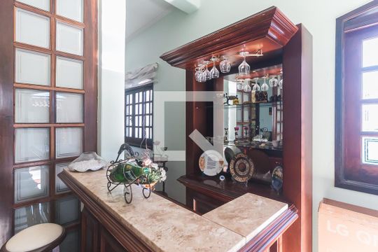 Sala de casa para alugar com 5 quartos, 380m² em Vila Suissa, Mogi das Cruzes
