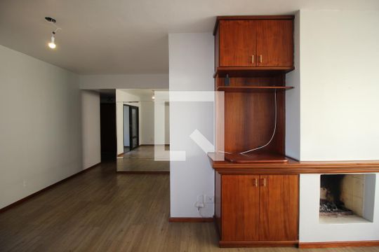 Apartamento para alugar com 3 quartos, 140m² em Rio Branco, Porto Alegre