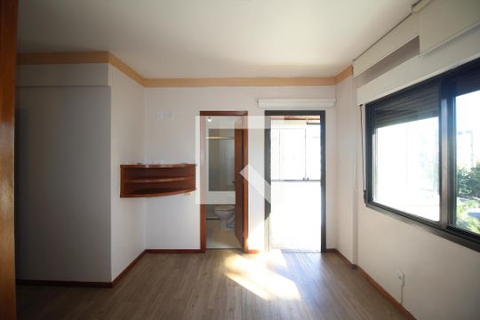 Suíte 1 de apartamento para alugar com 3 quartos, 140m² em Rio Branco, Porto Alegre