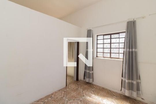 Quarto de casa à venda com 6 quartos, 200m² em Vila Talarico, São Paulo