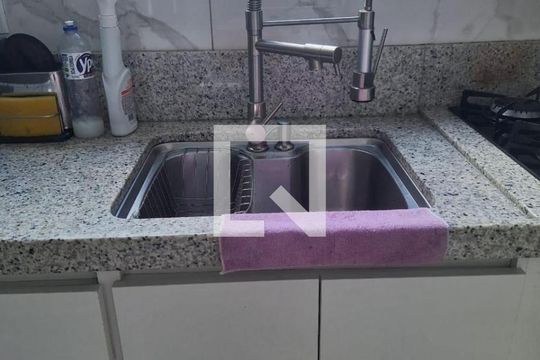 Cozinha de apartamento à venda com 2 quartos, 48m² em Santa Helena, Belo Horizonte