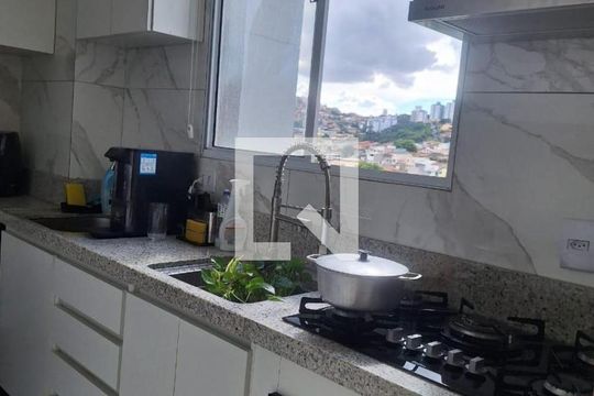 Cozinha de apartamento à venda com 2 quartos, 48m² em Santa Helena, Belo Horizonte