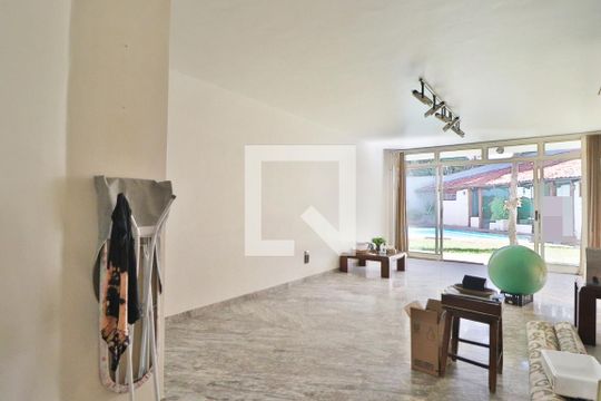 Sala de casa para alugar com 5 quartos, 340m² em Tabajaras, Uberlândia