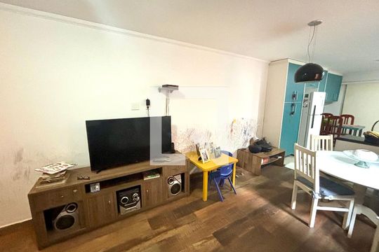 Casa para alugar com 3 quartos, 200m² em Vila Nhocuné, São Paulo