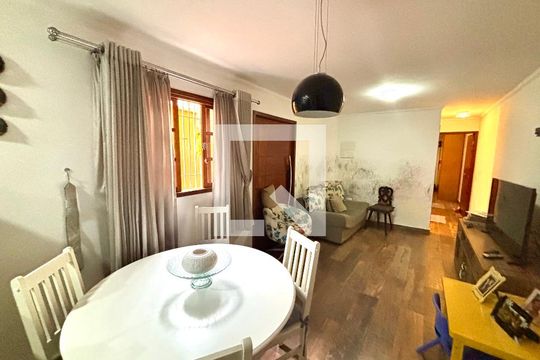 Casa para alugar com 3 quartos, 200m² em Vila Nhocuné, São Paulo