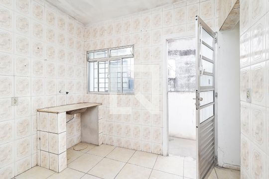 Cozinha de casa para alugar com 1 quarto, 22m² em Jardim Helena, São Paulo