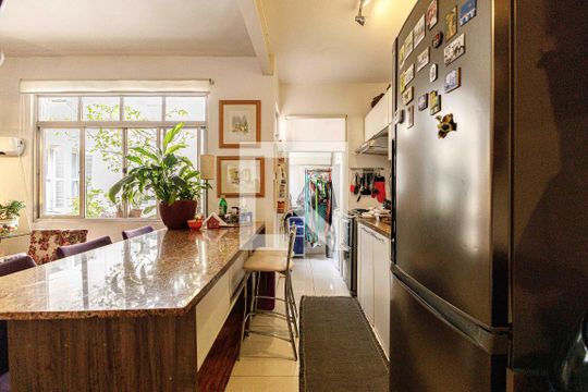Sala de apartamento à venda com 2 quartos, 65m² em Petrópolis, Porto Alegre