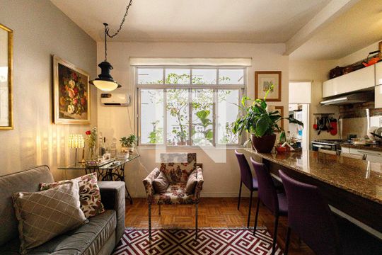 Sala de apartamento à venda com 2 quartos, 65m² em Petrópolis, Porto Alegre