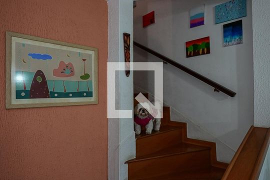 Escada de casa de condomínio para alugar com 3 quartos, 100m² em Jardim Taboao, São Paulo