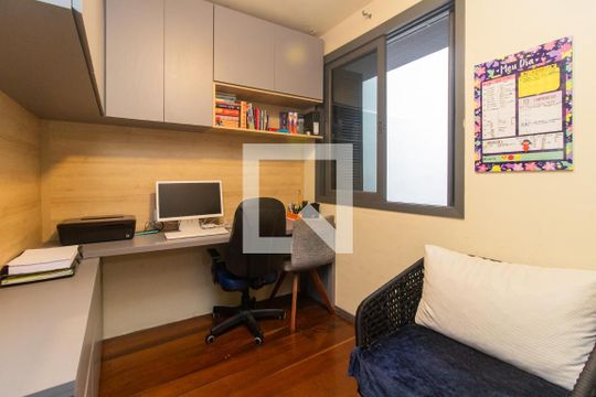 Escritório de casa à venda com 4 quartos, 250m² em Medianeira, Porto Alegre