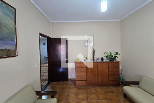 Sala de casa para alugar com 8 quartos, 226m² em Jardim Pereira, Guarulhos