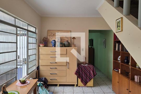 Sala 2 de casa para alugar com 8 quartos, 226m² em Jardim Pereira, Guarulhos