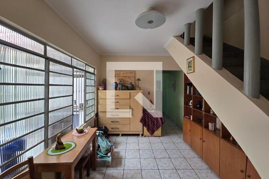 Sala 2 de casa para alugar com 8 quartos, 226m² em Jardim Pereira, Guarulhos