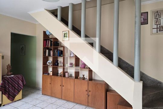 Sala 2 de casa para alugar com 8 quartos, 226m² em Jardim Pereira, Guarulhos
