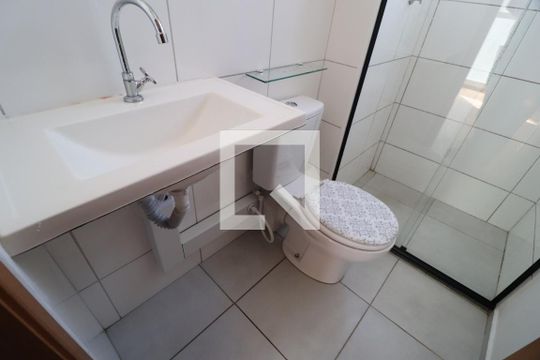 Banheiro Social de apartamento para alugar com 2 quartos, 50m² em Chácaras Tubalina E Quartel, Uberlândia