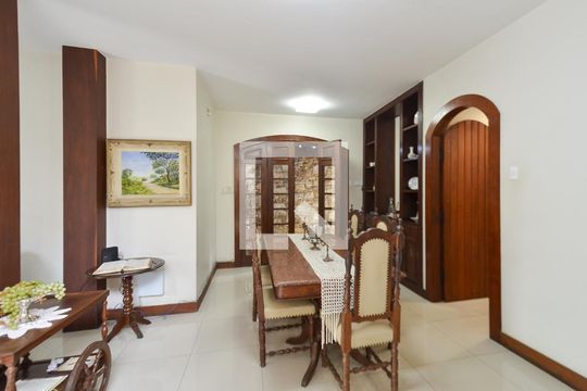 Casa à venda com 5 quartos, 1500m² em São Francisco, Belo Horizonte