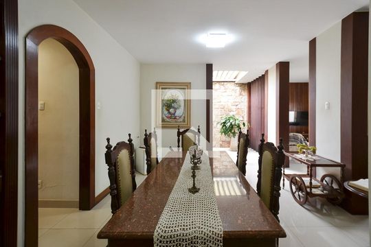 Casa à venda com 5 quartos, 1500m² em São Francisco, Belo Horizonte