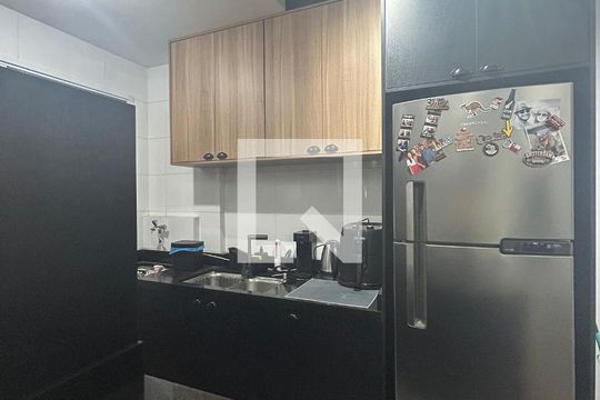 Cozinha de apartamento à venda com 1 quarto, 34m² em Vila Osasco, Osasco