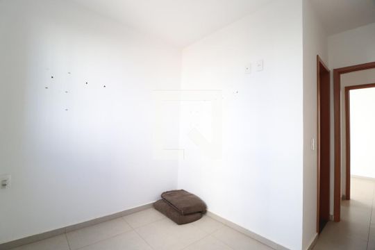 Quarto 1 - Suíte de apartamento para alugar com 2 quartos, 48m² em Jardim Holanda, Uberlândia