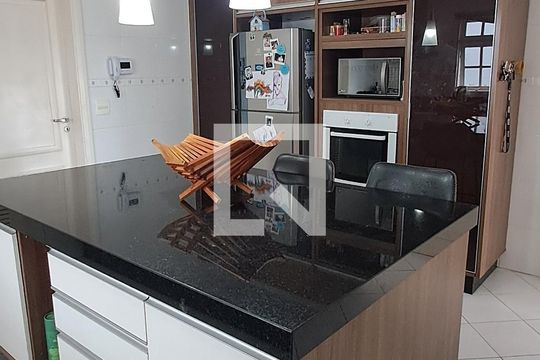 Cozinha de casa à venda com 4 quartos, 380m² em Vila Albertina, São Paulo