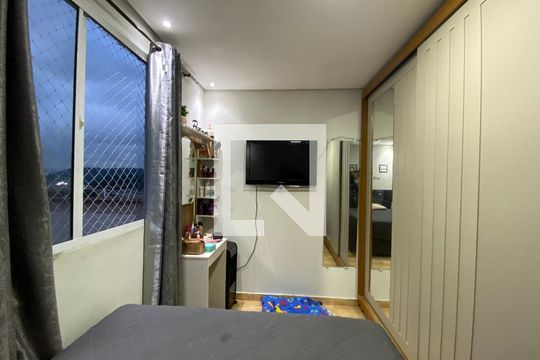 Quarto 1 de apartamento para alugar com 2 quartos, 43m² em Vila Santos, São Paulo