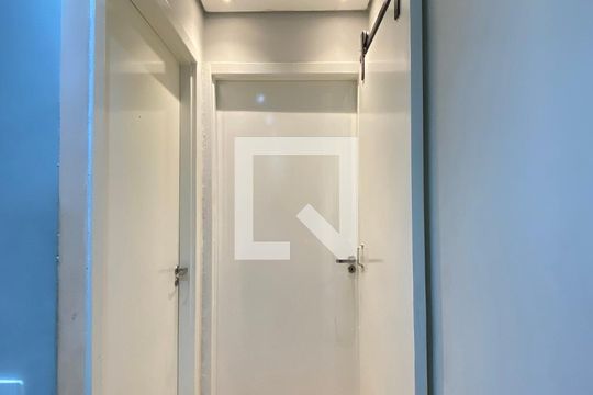 Corredor - Quartos de apartamento para alugar com 2 quartos, 43m² em Vila Santos, São Paulo