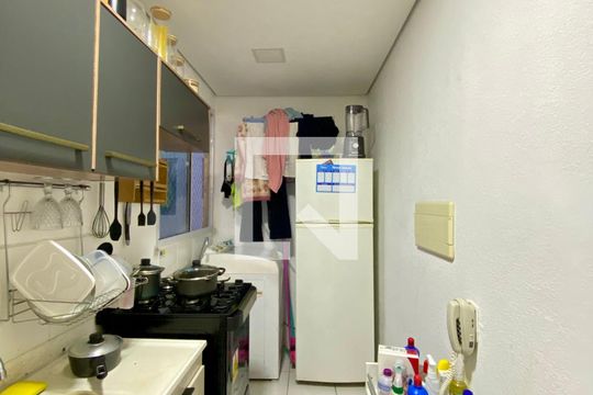 Cozinha de apartamento para alugar com 2 quartos, 43m² em Vila Santos, São Paulo