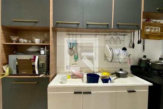 Cozinha de apartamento para alugar com 2 quartos, 43m² em Vila Santos, São Paulo