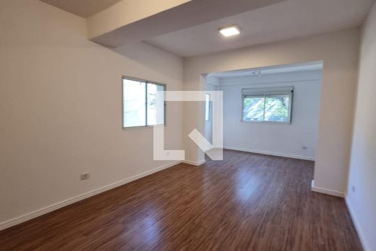 Casa para alugar com 1 quarto, 130m² em Santa Cecilia, São Paulo