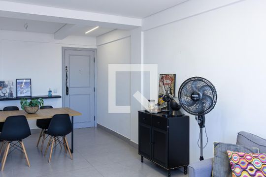 Sala de apartamento à venda com 2 quartos, 65m² em Vila Paulista, São Paulo