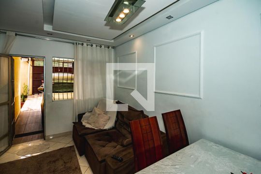 Apartamento à venda com 3 quartos, 62m² em Heliópolis, Belo Horizonte