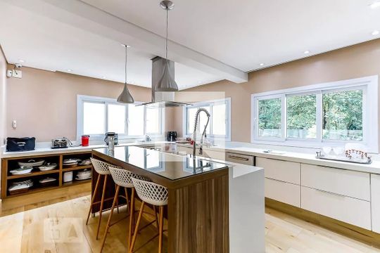 Sala de casa de condomínio à venda com 4 quartos, 600m² em Vila Albertina, São Paulo