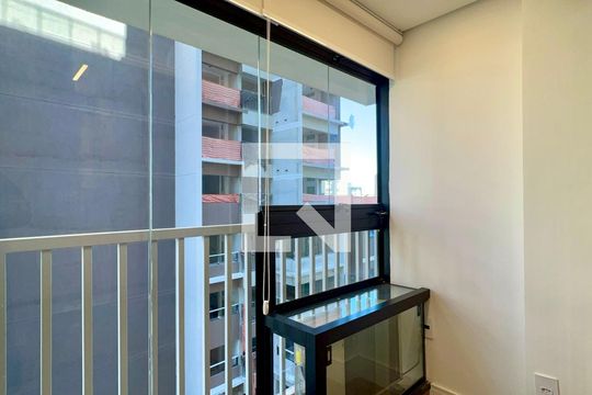 Varanda de kitnet/studio para alugar com 1 quarto, 23m² em Pinheiros, São Paulo