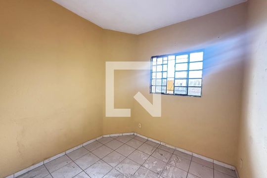 Quarto 1 de casa para alugar com 2 quartos, 50m² em Camargos, Belo Horizonte