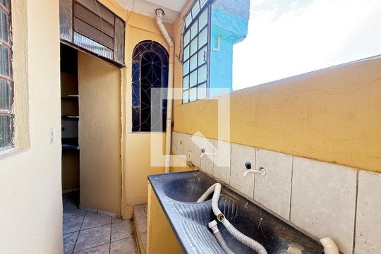 Cozinha/Área de serviço de casa para alugar com 2 quartos, 50m² em Camargos, Belo Horizonte