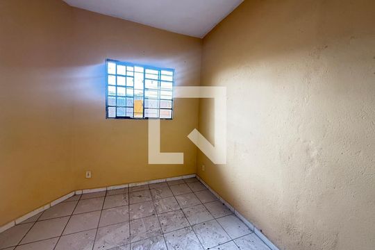 Quarto 1 de casa para alugar com 2 quartos, 50m² em Camargos, Belo Horizonte