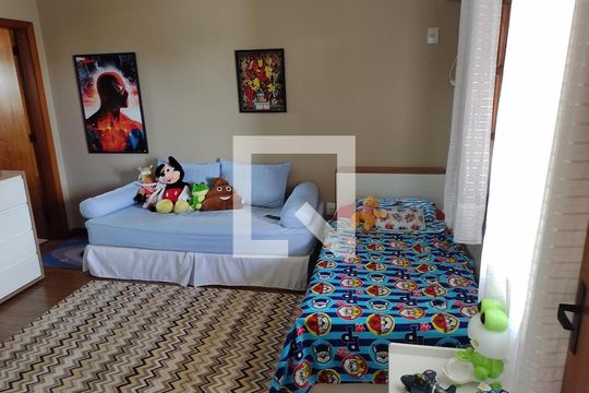 Quarto de casa à venda com 3 quartos, 350m² em Espírito Santo, Porto Alegre