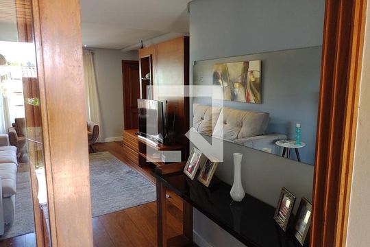 Sala de casa à venda com 3 quartos, 350m² em Espírito Santo, Porto Alegre