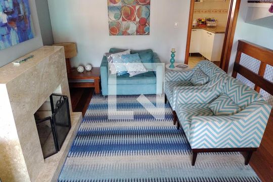 Sala de casa à venda com 3 quartos, 350m² em Espírito Santo, Porto Alegre