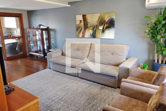 Sala de casa à venda com 3 quartos, 350m² em Espírito Santo, Porto Alegre