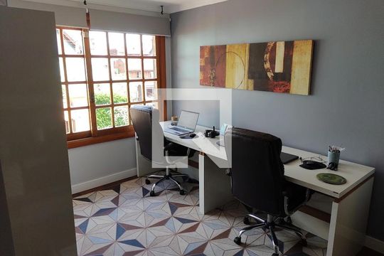 Quarto de casa à venda com 3 quartos, 350m² em Espírito Santo, Porto Alegre