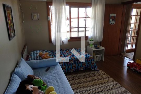 Quarto de casa à venda com 3 quartos, 350m² em Espírito Santo, Porto Alegre