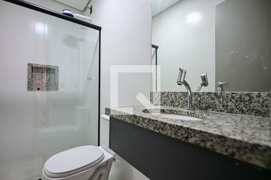 Banheiro de kitnet/studio para alugar com 1 quarto, 38m² em Lapa de Baixo, São Paulo