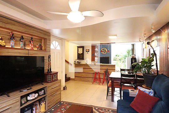 Casa à venda com 3 quartos, 150m² em São Sebastião, Porto Alegre