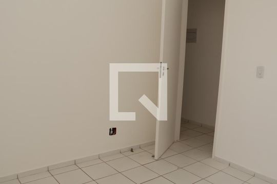 Apartamento à venda com 3 quartos, 75m² em Setor Goiânia 2, Goiânia