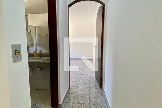 Corredor de casa à venda com 5 quartos, 200m² em Jardim Imperial, São Paulo