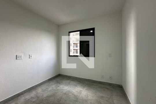 Quarto de apartamento para alugar com 2 quartos, 60m² em Jardim Maria Helena, Barueri